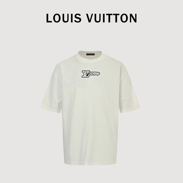Louis Vuitton 路易威登 Lv 25Ss 刺绣菲董短袖T恤 面料采用定制240G 26支特滑双股精棉平纹高密无尘全棉布料。前幅高密度加厚，走线平整，