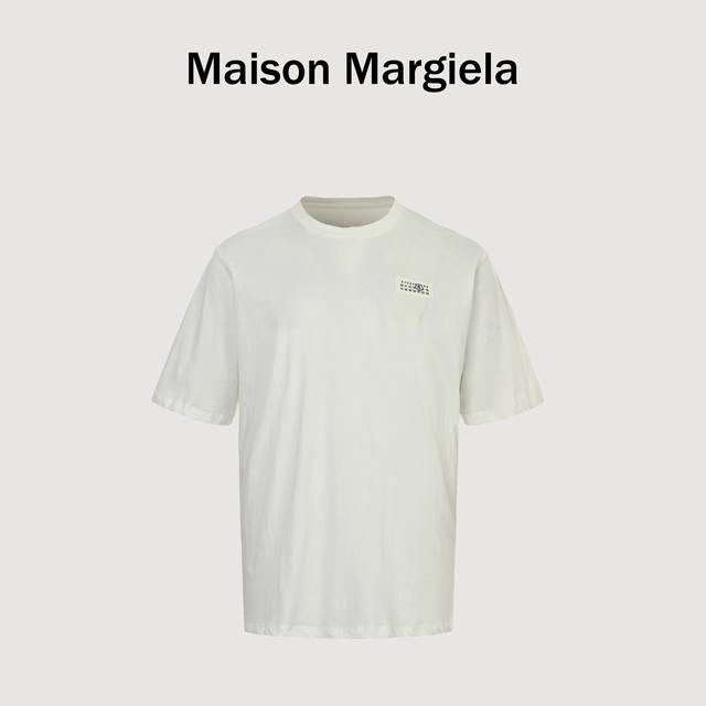 Maison Margiela马吉拉Mm6 胶带数字标签短袖T恤 定制云逸丝柔棉，气泵机高温压烫工艺，利用高温和压力，将热转印材料永久性地粘合到织物表面，控制一