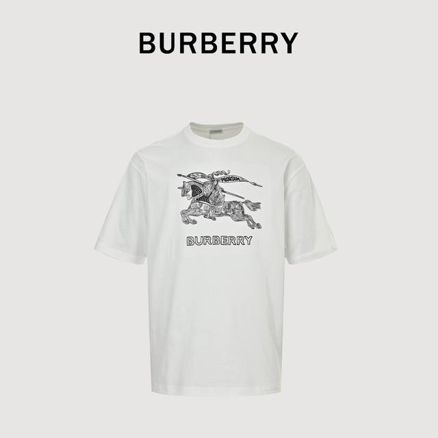 Burberry 巴宝莉 骑士战马刺绣短袖 面料采用240克双纱纯棉面料+2X2配套螺纹，，订染颜色后整蚀毛处理， 对照原版做丝滑超柔处理， 布面肌理股线清晰明