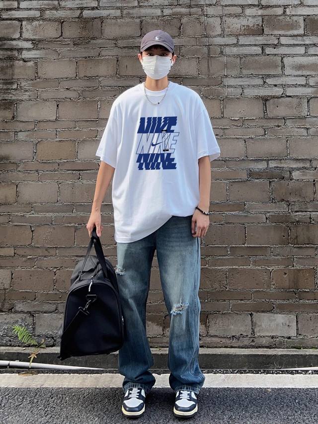 上新Nike 耐克情侣款圆领短袖T恤，全部采用上等原料，质感好颜色鲜明！ 这种款式上身回头率超高！基础款的圆领Tee,男女均可驾驭！ 尺码：S-3Xl 颜色：白