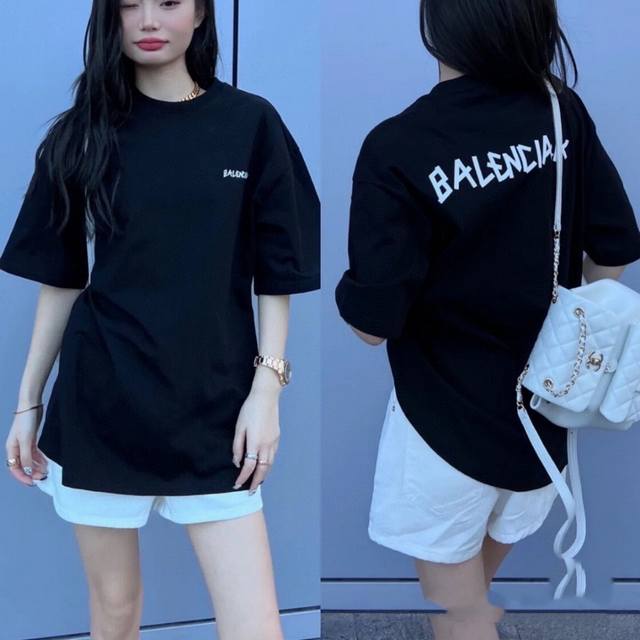 Balenciaga 巴黎世家字母印花短袖 小红书热门爆款 网红明星同款 面料采用2 克双股纯棉面料 细节满满 进口胶浆印花 不开裂 色泽纯正！ 当下最火爆短袖