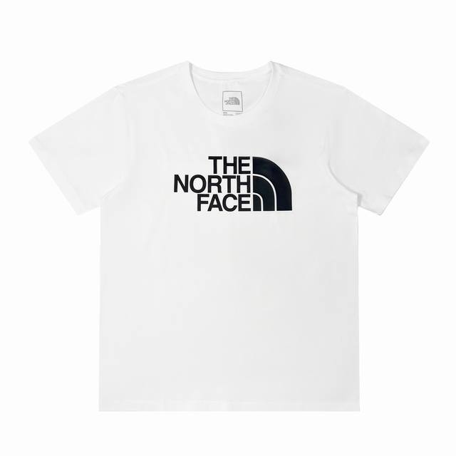 The North Face大标印花Logo黑白纯棉打底短袖 又是一款某宝 小红书火爆的网红基础款打底百搭短袖 面料为订织2 克纯棉面料，手感滑爽舒适，打底、外