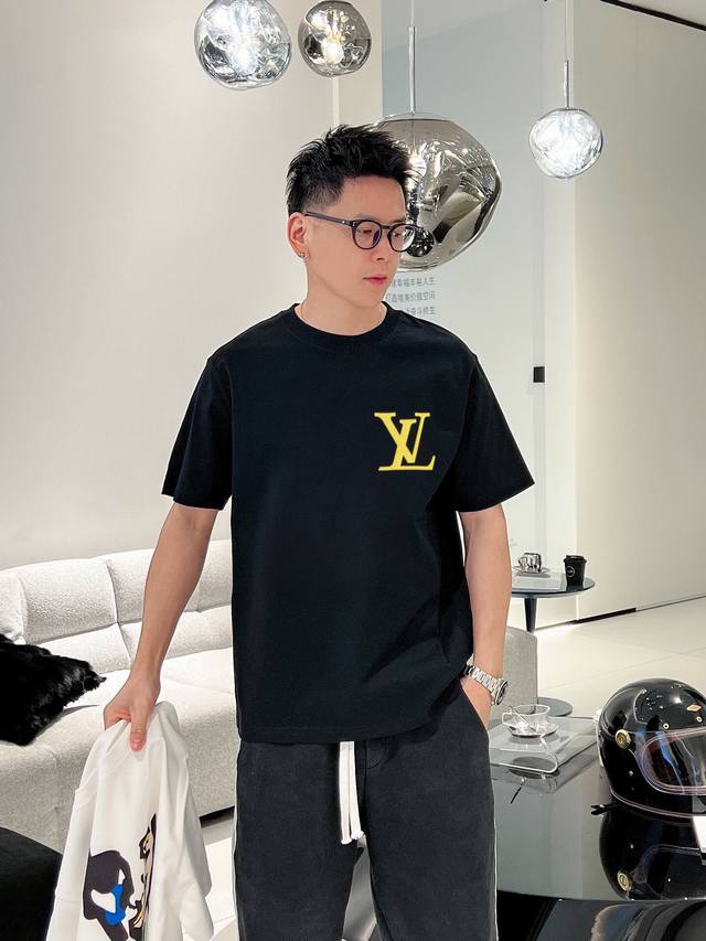 Lv 新款短袖T恤！ 细节图！ #Lv[话题]# #奢潮[话题]# 24Ss新款短袖#T恤[话题]#