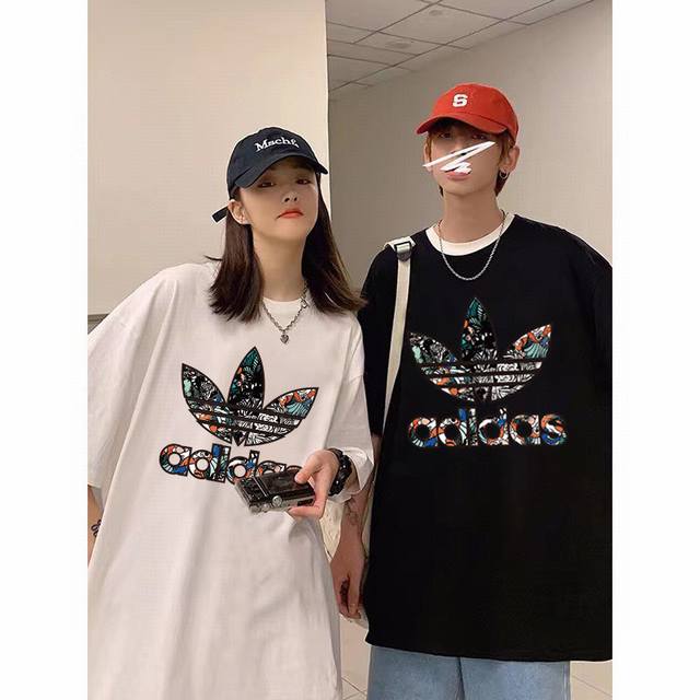 三叶草专柜同款 新款基础款短袖 真正的大厂原单品质！面料采用220高克重纯棉质地，反复水洗不易变形。 定位裁剪、版型纯正！正面是精致的北面小标点缀，背后经典大L