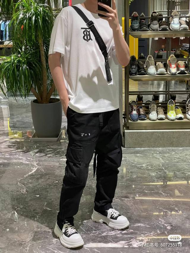 专柜同款上市，本季主打，货源充足，放心主推，高端品质，即转即卖Hty 颜色 白色 尺码 参考图片尺码
