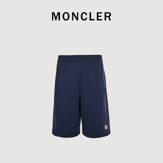 Moncler蒙口Mc 联名大刺绣棉质短裤 采用棉为基底编织而成的单面鱼鳞布面料，正面为平滑的针织面，触肤面通过针织机的浮线编织技术形成立体的毛圈，增加蓬松感，