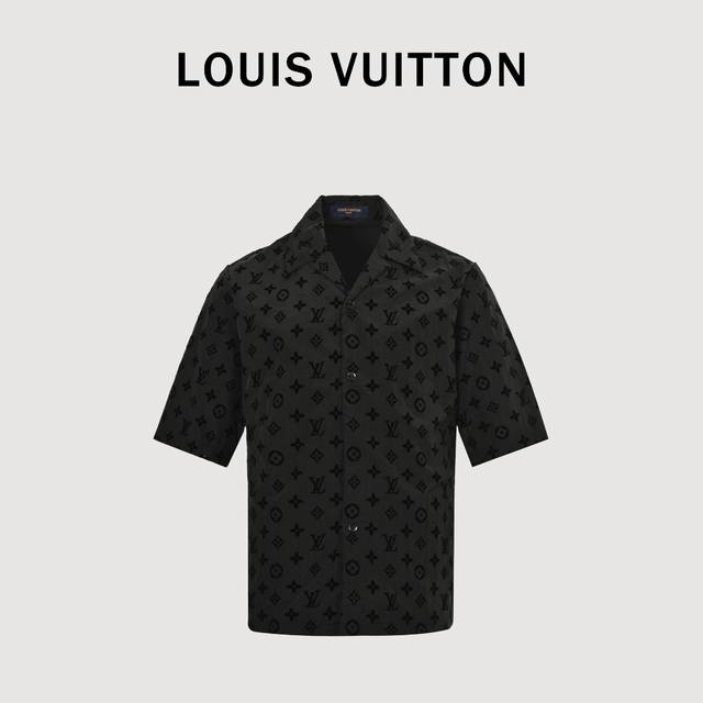 Louis Vuitton 路易威登 25Ss 满印老花植绒短袖衬衫 采用高支超高密平纹底部定染偏蓝光黑使底部跟花型颜色形成反差，花型处采用进口绒才能体现出原板