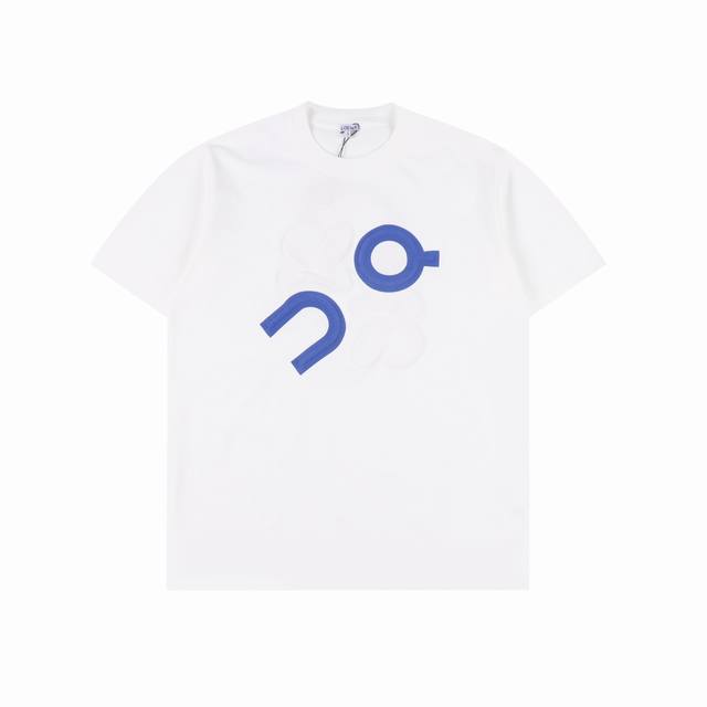 Loewe 罗意威 25Ss 绒面发泡印花Logo短袖 超级重工绒面发泡工艺 非普通印花 高级感满满 采用280G纯棉双纱紧密面料 贯穿前后幅的横条设计使得上身