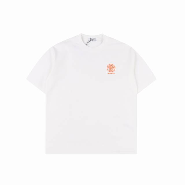 Hermes 爱马仕 24Ss 小标刺绣短袖T恤 面料采用定制240G 26支特滑双股精棉平纹高密无尘全棉布料。前幅高密度加厚，走线平整，代工品质，全套定制辅料