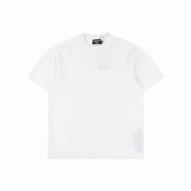 Balenciaga 巴黎世家 25Ss 暗纹满印双B提花短袖T恤 32S双纱1*1螺纹，面料螺纹同缸定染。进口提花机织造而成的提花面料，利用各种提花构造， 使