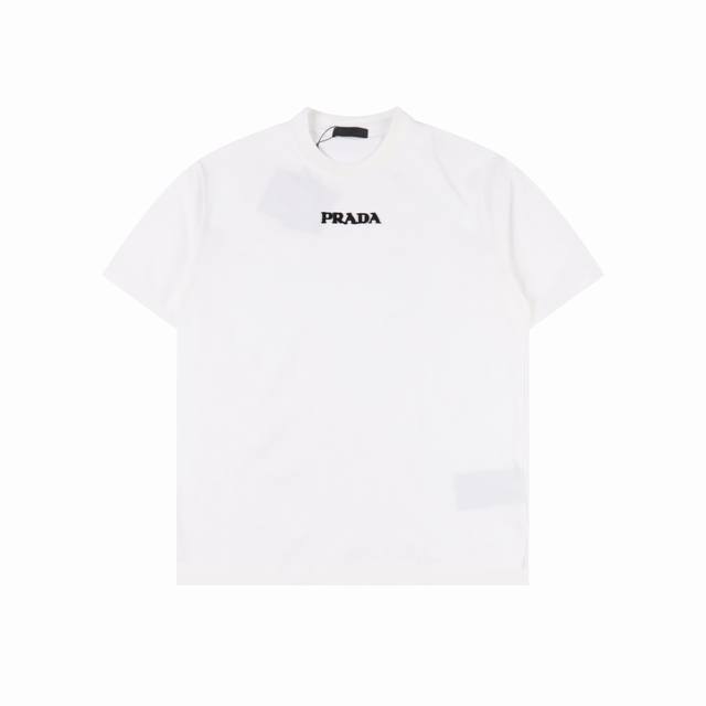 普拉达Prada 立体牙刷刺绣短袖 甄选长绒棉纱，260G精纺高支重磅定织定染面料， 裁前高温洗水定型，成品再洗柔，穿着感受亲肤棉柔，垂感自然。 专柜同步，微落