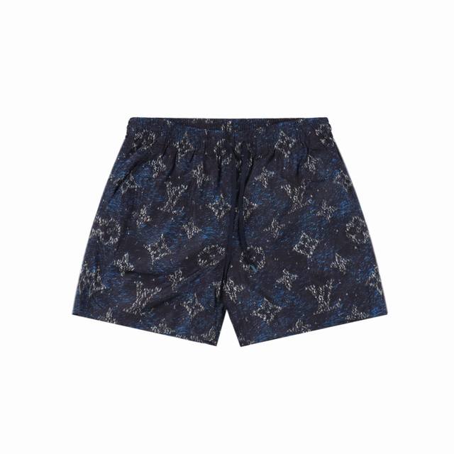 Louis Vuitton Lv Monogram蓝印染沙滩短裤 正品6550购入，采用高密度100%锦纶，内衬采用100%聚酯纤维菱形格网布，布匹直喷，定位裁
