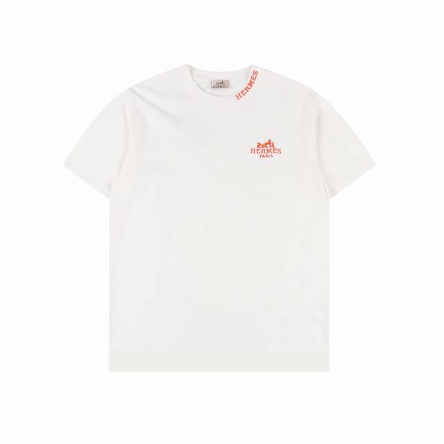 Hermes 爱马仕刺绣字母品牌Logo印花短袖 洗水工艺，高级感十足，精梳紧密纯棉面料，舒适透气，洗水不变形不缩水。经典简约时尚，宽松版型男女同款。 颜色：白