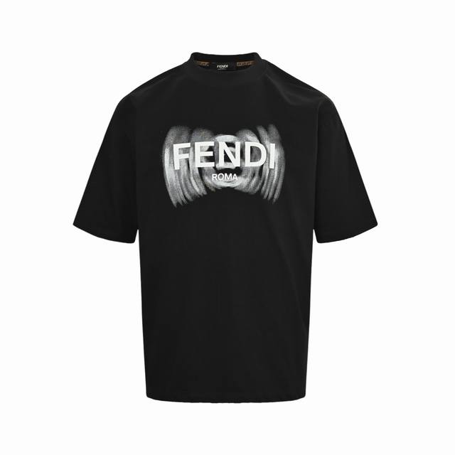 Fendi 芬迪 25Ss 渲染字母Logo印花短袖 采用高质量面料制作而成，无论是日常穿搭还是参加派对，都能展示出您的时尚品味和个性。这款短袖具有舒适的剪裁和