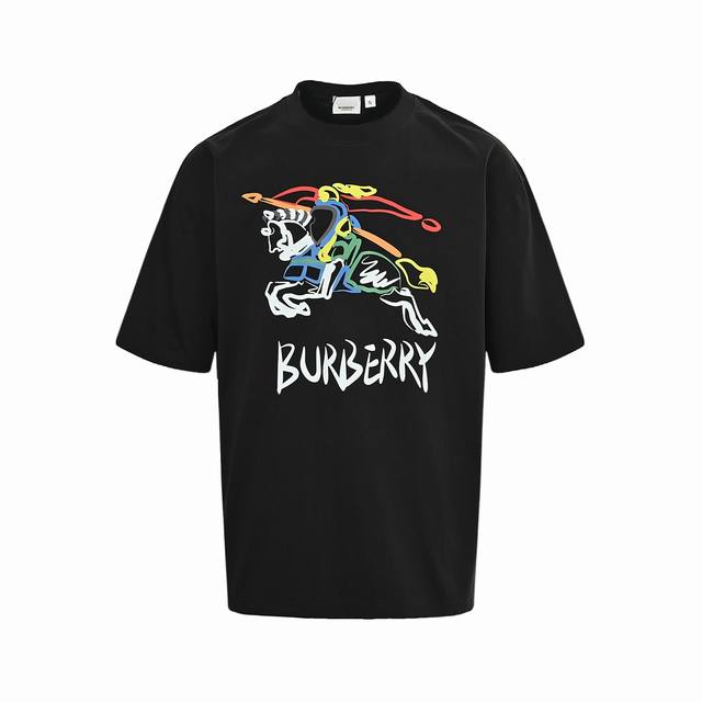 Burberry 巴宝莉 25Ss 彩色战马短袖 面料采用定制240G 26支特滑双股精棉平纹高密无尘全棉布料。前幅高密度加厚，走线平整，代工品质，全套定制辅料