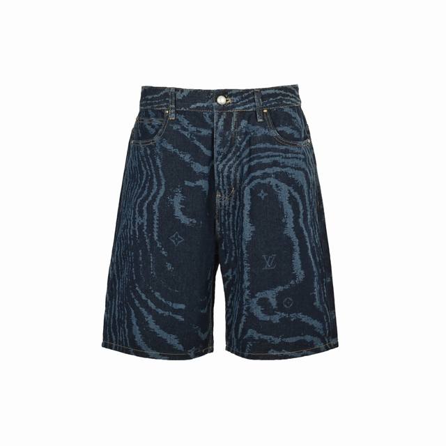 Louis Vuitton 路易威登 蓝波激光暗纹牛仔短裤 原版10300购入，原版材质高订牛仔面料采用480G牛仔布，每一件都必须洗水，采用精致的特殊工艺处理