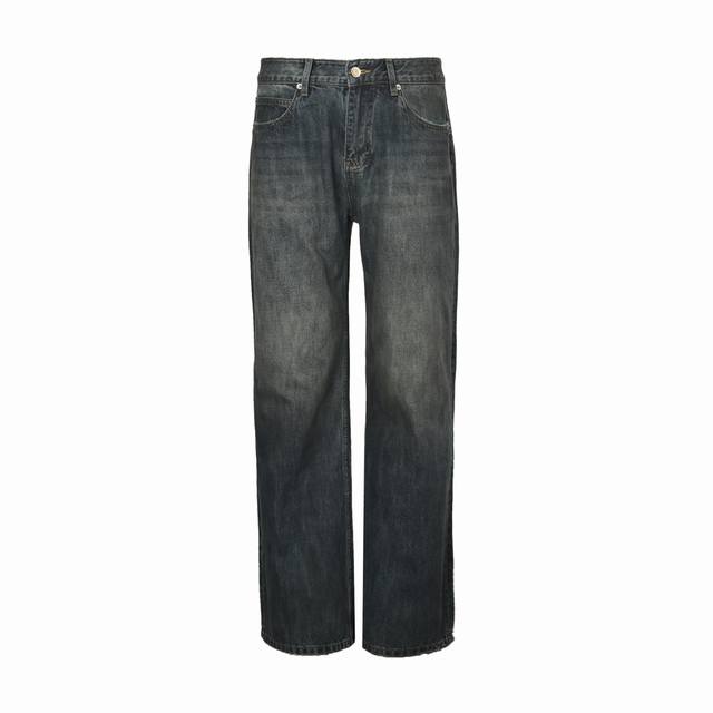 Balenciaga 巴黎世家 25Ss 秀款低腰牛仔裤 采用高密度棉质丹宁布，经过特殊混纺工艺，融入微量弹性纤维以提升穿着舒适度。面料经过多阶段水洗处理，包括