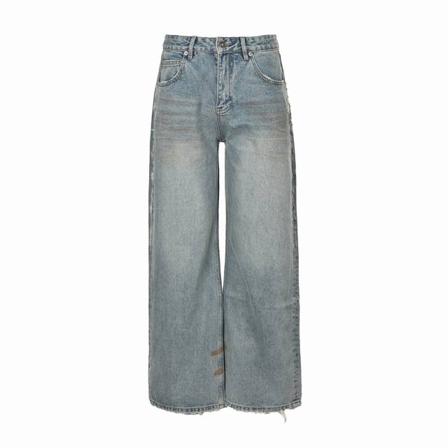 Balenciaga 巴黎世家 25Ss Bagga阔腿牛仔裤 采用高密度棉质丹宁布，经过特殊混纺工艺，融入微量弹性纤维以提升穿着舒适度。面料经过多阶段水洗处理