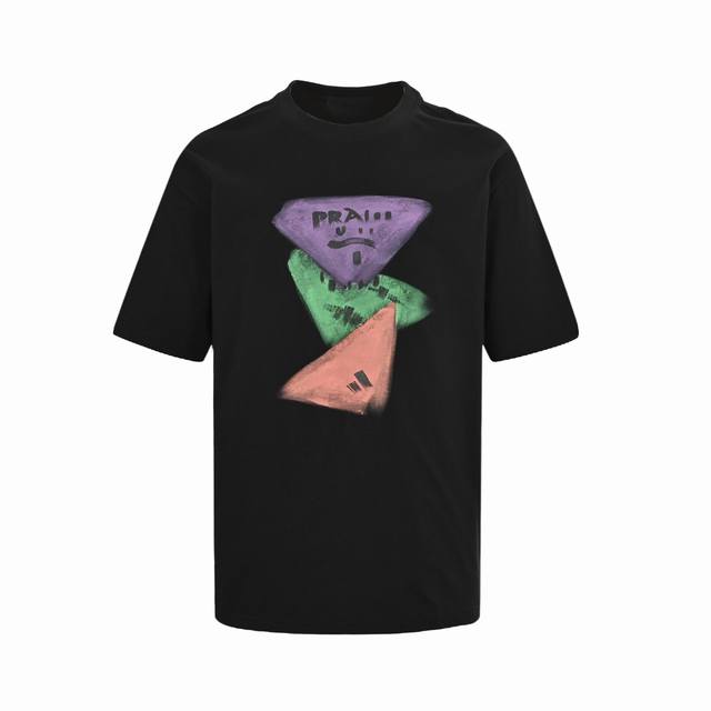 Prada 普拉达 彩绘Logo印花短袖 采用进口田岛绣花机制作 辅料均开磨定制 正确配置 黑色2025普拉达正品包装 200克定制定染爽滑珠地 版型大 宽松有