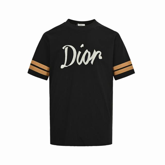 Dior 迪奥 25Ss 47字母刺绣短袖 面料采用260克纯棉双纱配套11螺纹手感非常舒服 左右袖口采用定制织带缝合 经典精神 男女同款 颜色: 黑 Size