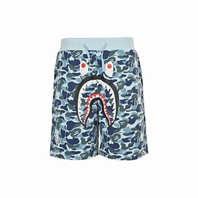 Bape 迷彩鲨鱼短裤 采用260克优质高织纯棉面料 双纱精梳 质感柔软不起球 进口环保印花胶浆 图案鲜明立体 品质男女同款 上身即是潮人 Size:M-2Xl