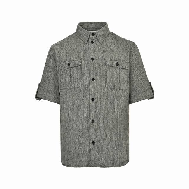 Bottega Veneta Bv 25Ss 秀款工装短袖衬衫 纯棉混纺面料 采用高支双股埃及棉与微量桑蚕丝混纺 通过剑杆织机以28针 厘米的密度织造确保格纹对