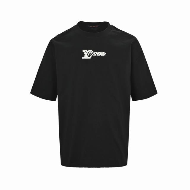 Louis Vuitton 路易威登 25Ss 刺绣菲董徽标短袖 面料采用定制240G 26支特滑双股精棉平纹高密无尘全棉布料。前幅高密度加厚，走线平整，代工品