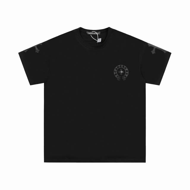 高版本Chrome Hearts克罗心 刺绣皮标马蹄十字短袖！前后贴皮设计 皮上面都有开模十字微标，面料使用 克全棉双纱面料 区别于市场低克重普通货 ，纹路清晰