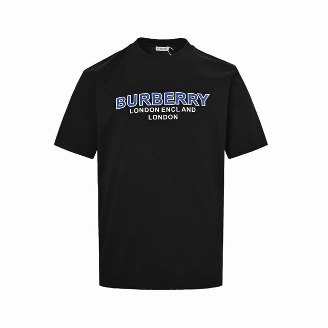Burberry 巴宝莉 25Ss 压胶蓝色字母印花短袖 300克高克重精梳棉面料，手感柔软丝滑，上身亲肤透气，垂感佳。 胸口采用立体压胶印花呈现品牌字母标识