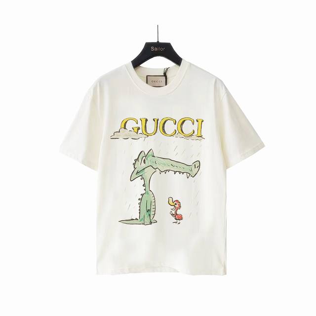 实拍细节图+细节图 Gucci 古驰 小鸟依鳄鱼短袖T桖 32支双纱面料克重230克纯棉重磅营造的 纺织密度高 垂感佳 不易变形 厚织感加上紧密纺纱工艺 不会影