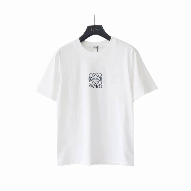 实拍细节图+尺码表 Loewe 罗意威 胸前Logo刺绣短袖 落肩超大版型260克纯棉，刺绣 面枓已洗水，不缩水，不变形，超级柔软舒适，穿上去对皮肤很好V刺绣