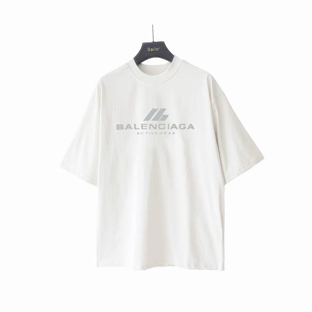 实拍细节图+细节图 巴黎世家Balenciaga 新款Ip反光字母短袖 24年主麦上身 成衣简约大方前幅标识字母采用满天星变色胶浆字体随着光线折射展现不同的色泽