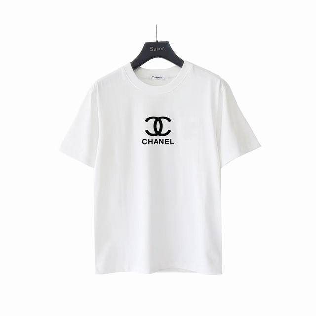 实拍细节图+细节图 Chanel 香奈儿 简约凸胶Logo圆领短袖T恤 定制260克同缸染面料 手感非常舒服 春夏最新砖柜同步 时尚又个性 超级百搭好看的一款