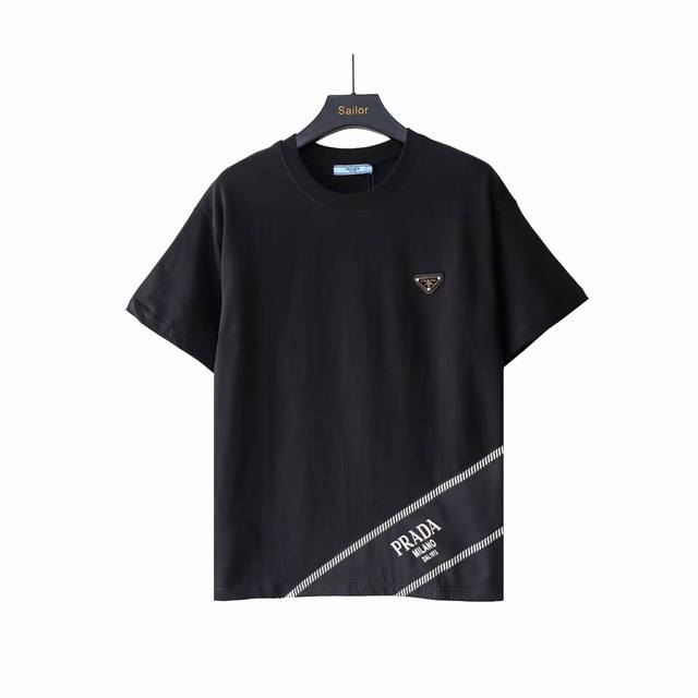 实拍细节图 +尺码表 Prada 普拉达 拼接字母印花金属三角标短袖 升级，灵感源自八十年代复古 原版面料 官方同款 短袖T恤 定制 310克 同缸染面料 手感