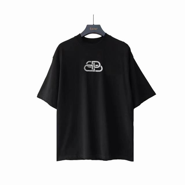实拍细节图+细节图 Balenciaga巴黎世家新款限定字母Logo短袖T恤 背后字母印花，逼格满满，相当吸睛，超高级上身超酥服，作为舒适穿搭的重中之重，百搭耐