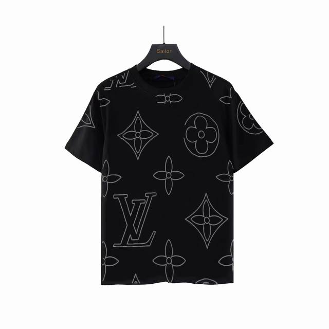 实拍细节图+尺码表 Louis Vuitton 路易威登发泡印花三花短袖 260克重纯棉面料，满身印花工艺，款式时尚 大气，面料舒适，做工严谨 ，走线工整。上身