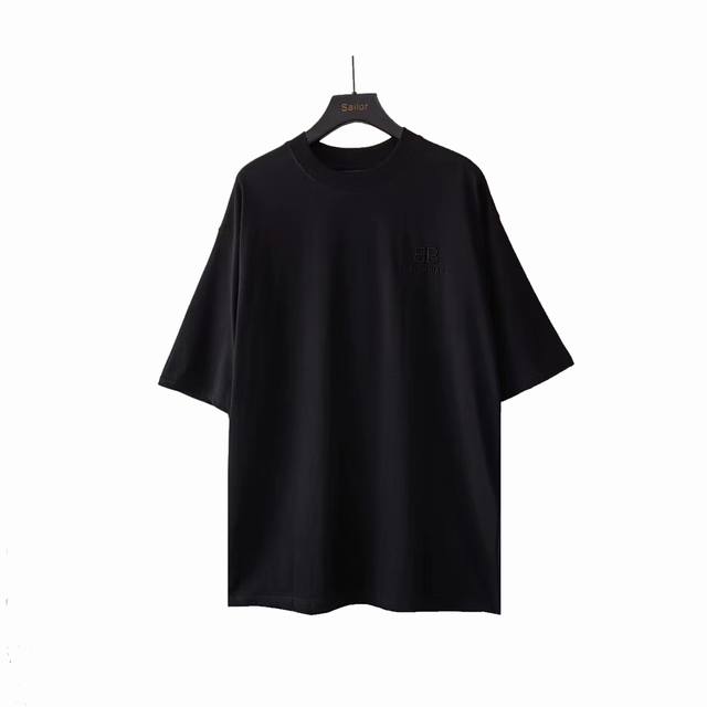 实拍细节图 +尺码表 巴黎世家 Balenciaga双B后背印花反光短袖 网点印花夜光效果 不是普通手绘可模范的工艺 可以看出印花工艺十分复杂 前面还是进口田岛