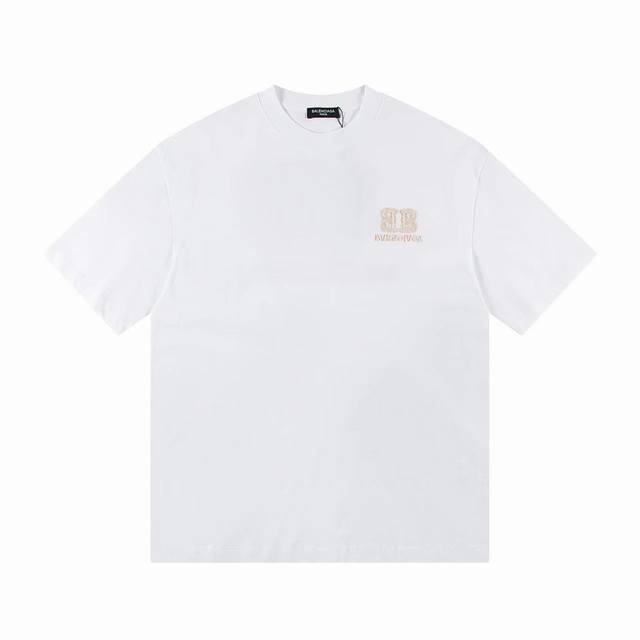 高版本Balenciaga 巴黎世家 反字母刺绣短袖T恤，前后均刺绣，采用田岛机重工刺绣10W+针 精细绣花无毛边杂线 非常紧密 凹凸质感明显 定织定染 G精梳