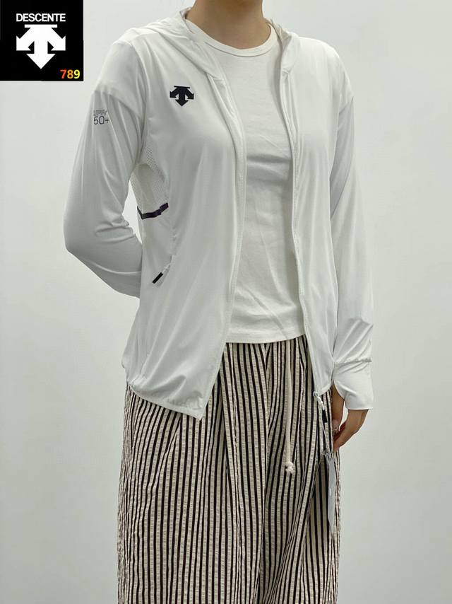 新款上新 实拍图 高品质 Descente 迪桑特女款五色高品质冰丝皮肤衣 轻薄冰丝防晒皮肤衣！户外通勤的良好选择，轻薄便捷！ 针对跑步运动休闲设计,弹性透气面