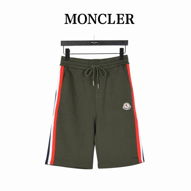 Moncler 蒙口 徽标红蓝白条纹织带短裤 意大利人肉购入原版，采用纯棉400G毛圈面料制成， 面料经洗水工艺处理达420G柔软厚实不变形 腰部设有弹力拉绳，