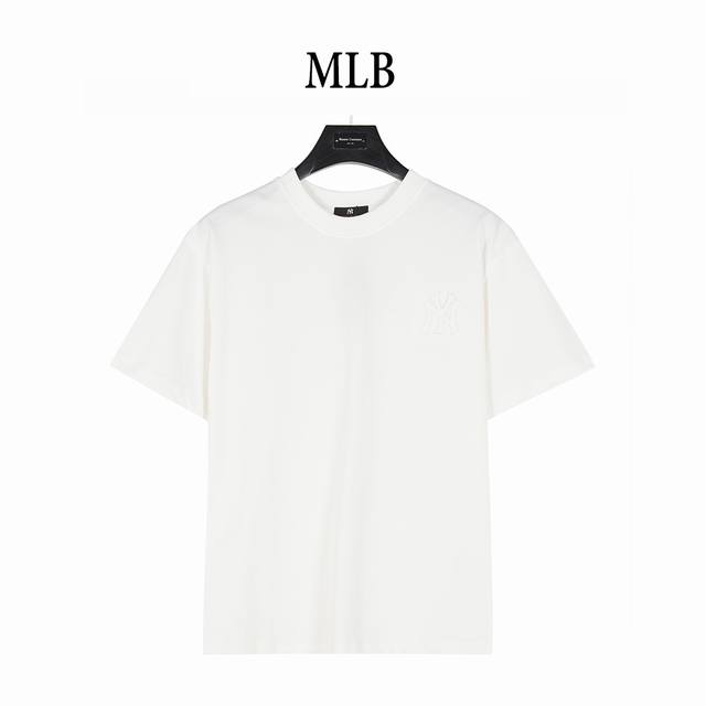 Mlb 洋基队 25Ss 后背大Logo暗纹刺绣短袖T恤 胸前小Logo及背后一整块大Logo采用最新拱桥绣工艺制作而成 区别市面普通刺绣工艺 非常重工的一款设