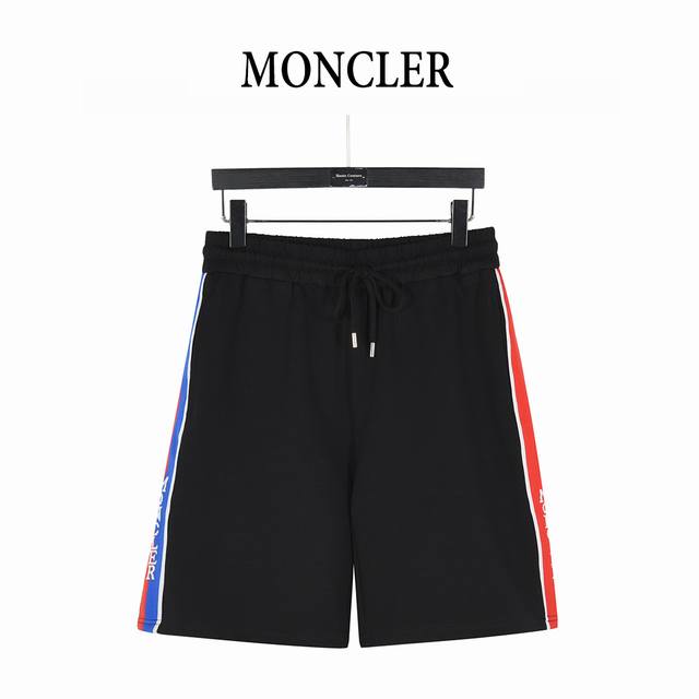 Moncler 蒙口 25Ss 侧边织带红蓝白字母刺绣短裤 Moncler蒙口2025春夏新品潇洒帅气的高级单品短裤， 定制进口面料质感挺阔舒适， 原版开模定制