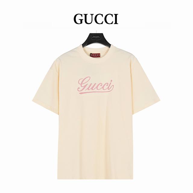 Gucci 古驰 25Ss 草写Logo标识刺绣短袖T恤 购入原版开模打造，全套定制辅料，所有细节完美还原 定织定染260G纯棉双纱紧密棉面料，洗水后达280G