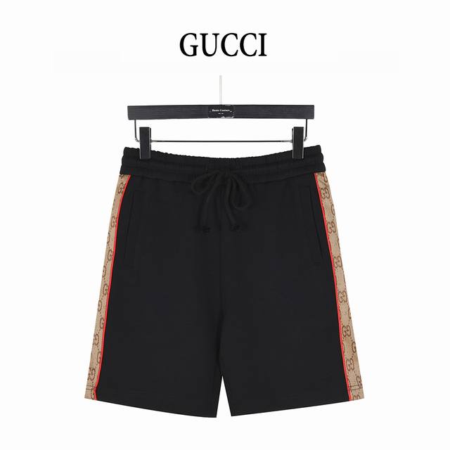 Gucci 古驰 25Ss 侧边双G织带拼接短裤 2025Ss新款平纹针织棉布短裤，黑色毛圈定制针织面料， 采用威化布织法，超高端针织工艺，版型紧致立体，定制裤