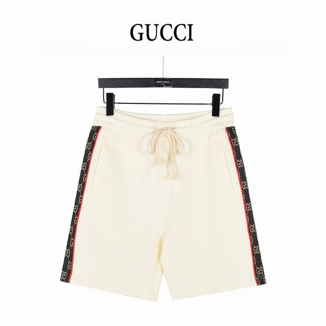 Gucci 古驰 25Ss 侧边双G织带拼接短裤 2025Ss新款平纹针织棉布短裤，黑色毛圈定制针织面料， 采用威化布织法，超高端针织工艺，版型紧致立体，定制裤