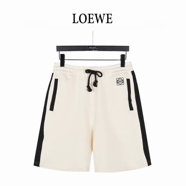 Loewe 罗意威 25Ss 小标Logo拼色织带刺绣针织短裤 2025最新款休闲短裤定制太空棉面料，采用双拼色搭配新颖别致。 品牌标识刺绣Logo标点缀！款式