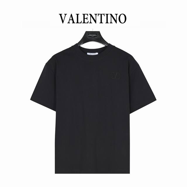 Valentino 华伦天奴 25Ss 胸口Logo压胶短袖T恤 面料采用高克重260G重精梳棉，定制1:1螺纹，面料舒适亲肤无异感， 制定染面料，纺织密度高，