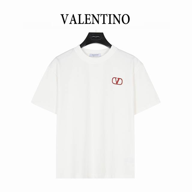 Valentino 华伦天奴 25Ss 胸口Logo压胶短袖T恤 面料采用高克重260G重精梳棉，定制1:1螺纹，面料舒适亲肤无异感， 制定染面料，纺织密度高，