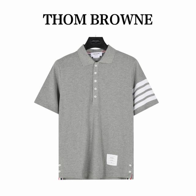 Thombrowne 汤姆布朗 基础款织带短袖Polo衫 采用双面珠地面料 拆解纱线分析 非常规面料裁剪缝制 , 像毛衣一样横机提花织造 是针织的定制面料 进口