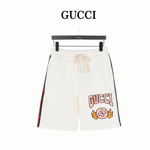 Gucci 古驰 火焰标识毛巾绣字母短裤 全新美学灵感趣味设计,渠道性质精品。让整体造型设计更加优雅时尚，今夏最火系列，无数明星潮人追捧。裁剪工艺细节处理工整为